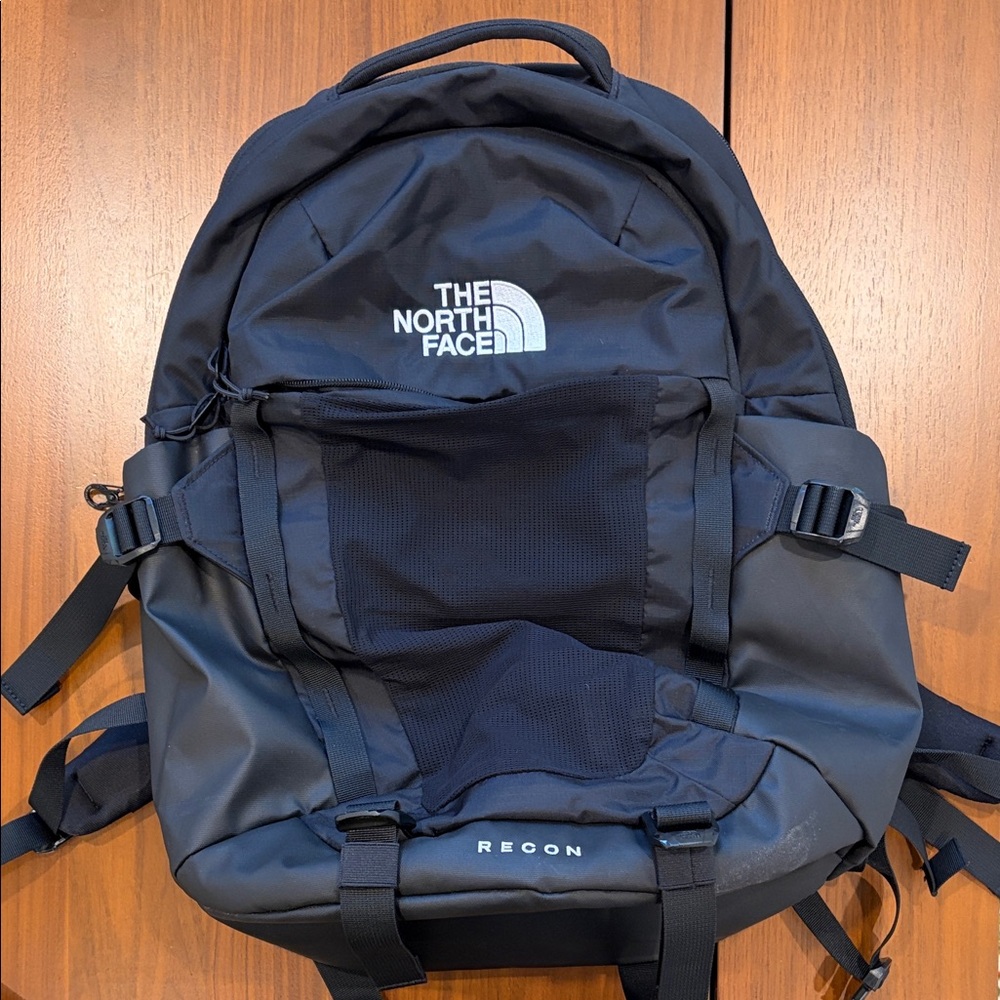 The North Face Men's black Recon Backpack